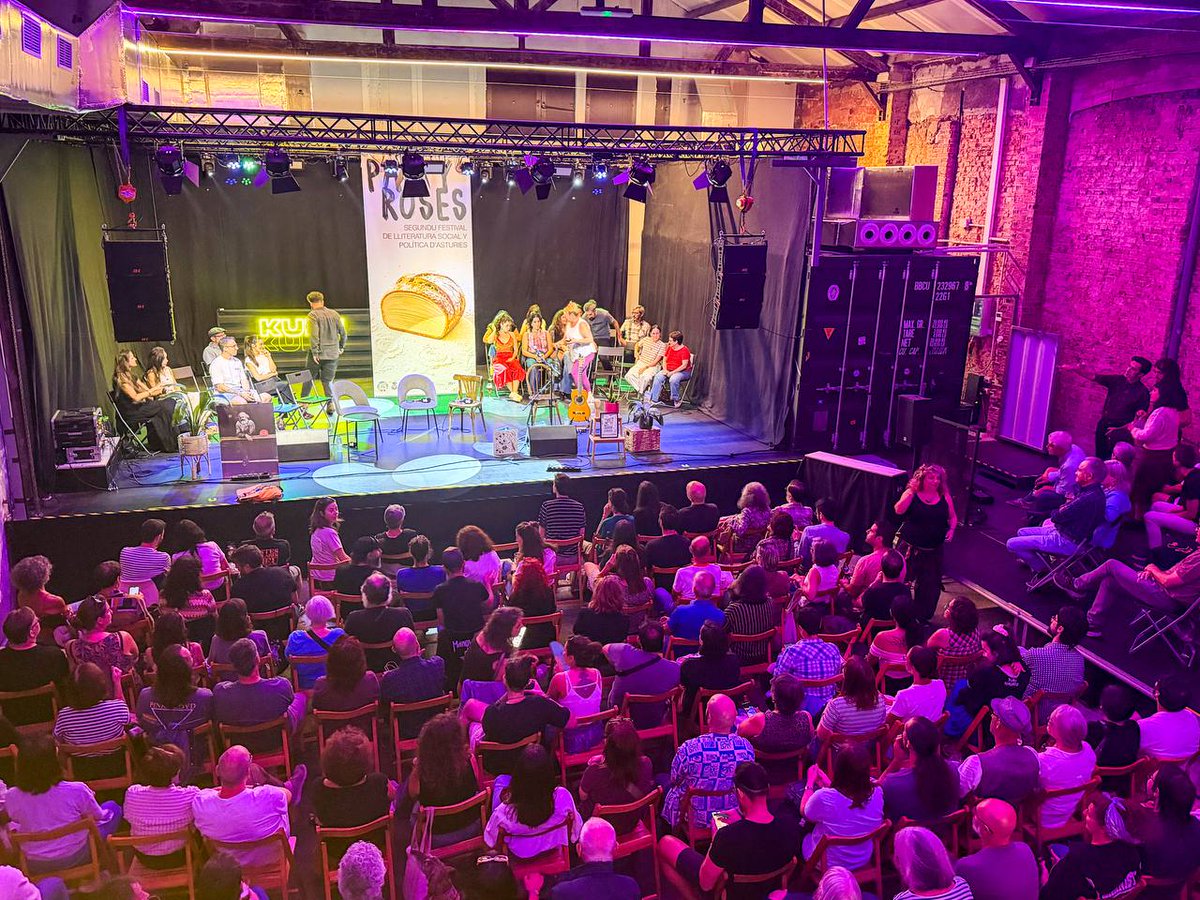 carnecrudaradio's tweet photo. >> CONTRA LA ILUSTRACIÓN OSCURA: El pensamiento del mal 

Así fue nuestro programa desde el Festival Pan y Roses en Oviéu. Escuchamos a las víctimas de las agresiones fascistas en la ciudad y hablamos de cómo combatir el odio. Y contamos qué es la Ilustración Oscura y quienes están detrás de este pensamiento que domina Silicon Valley y los centros de poder. 

Un programa precioso al que le puso banda sonora la gran Lorena Álvarez >> https://t.co/3nOeA3Voqk