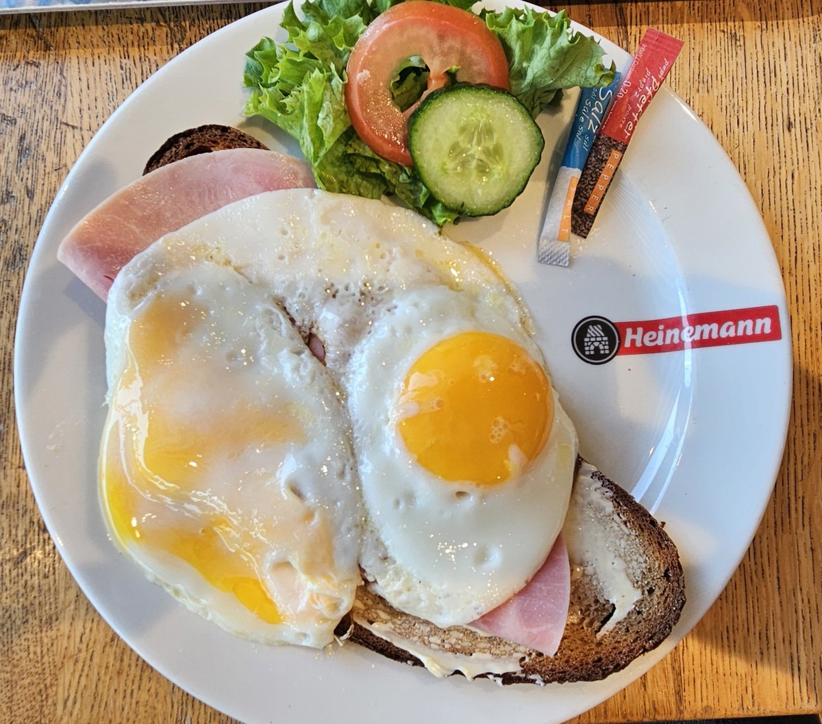 TheExpl01622452's tweet photo. Nach dem Sportstudio 🏋️♀️ 🚴♀️ 🚣 einen Strammen Max 😋😋😋
Der verstrahlten #DGE wird es (🥚🥚) nicht gefallen. 😋 https://t.co/1RhtD9Prx4