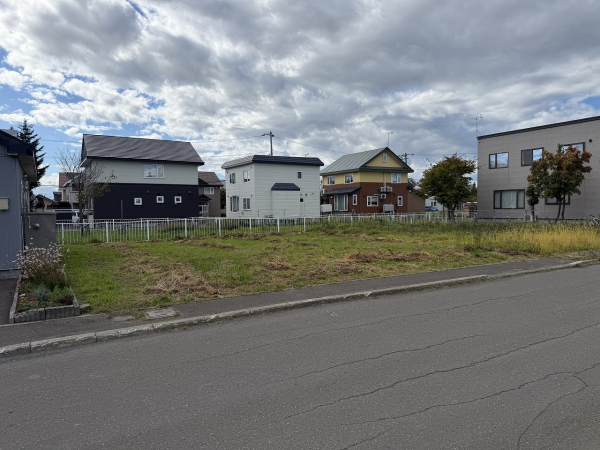 areshome8900's tweet photo. 建築条件はございませんのでお好きな住宅メーカーで新築することができます！当社では住宅メーカーのご紹介も承っておりますのでお気軽にご相談下さい！
#アレスホーム株式会社 #石狩郡当別町 #栄町 #土地 #不動産
https://t.co/L1lhv0RODd https://t.co/0UqeJxw31A