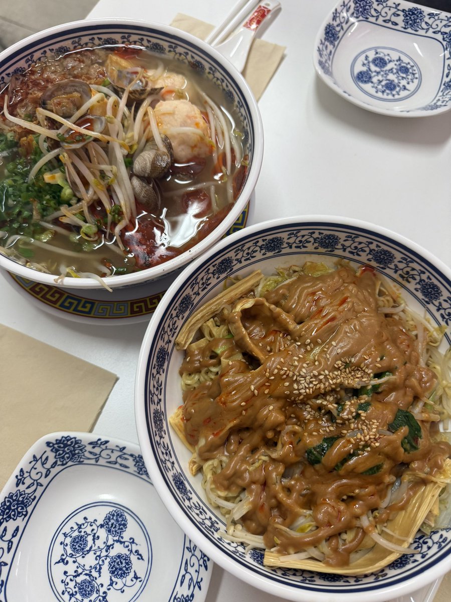 nuvi__i's tweet photo. 여기 마라반은 땅콩소스 많아서 더 맛있는 것 같음😋

📍마마반 https://t.co/ZEph36M9NK