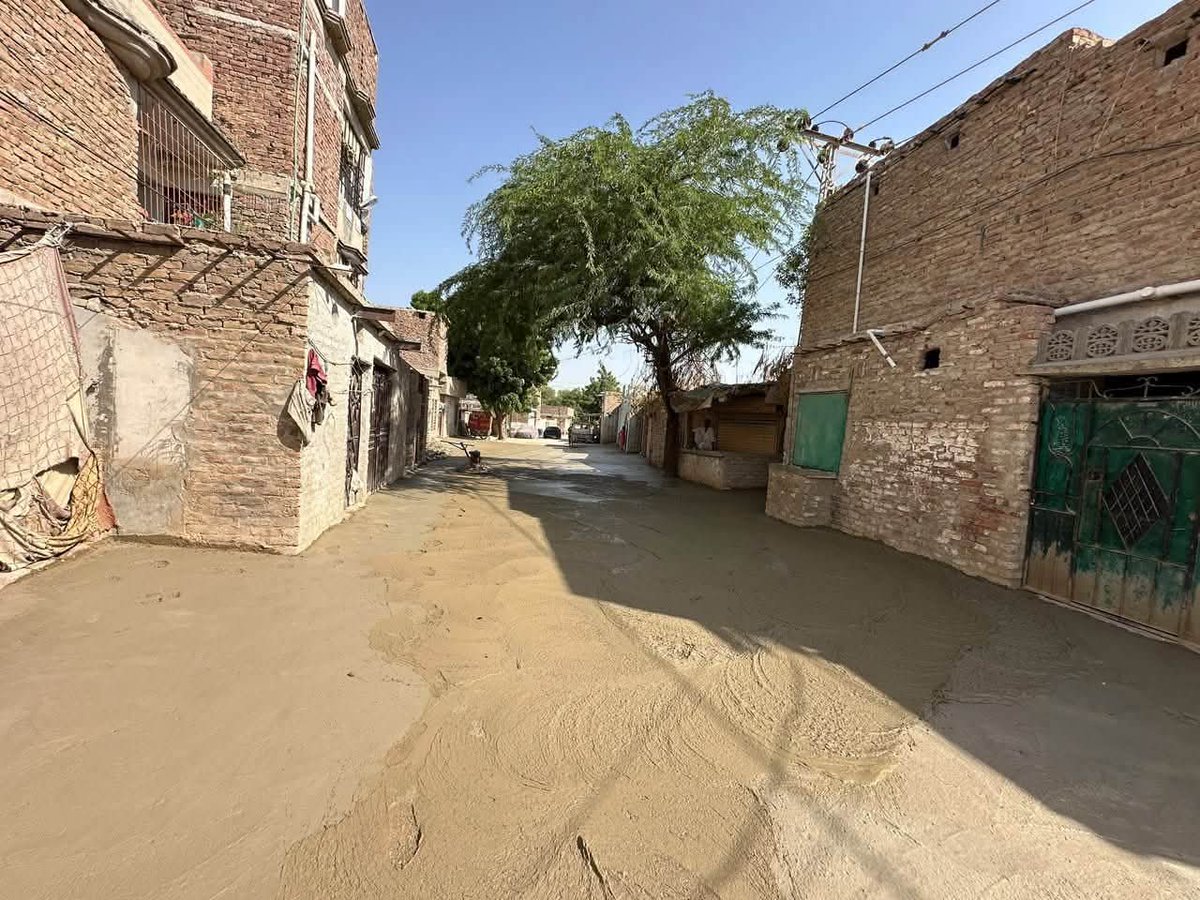 Aamirbabbar1's tweet photo. Hyd | Paver block installation is underway in Shah Najaf Colony Aliabad #UC136 #PS63 Latifabad Through the efforts of Mayor Kashif Ali Shoro and supervision of Syeda Huma Naqvi streets are being improved for better access and civic facilities 
#شکریہ_میئر_حیدرآباد_کاشف_شورو_صاحب https://t.co/a5JEtBkJGF