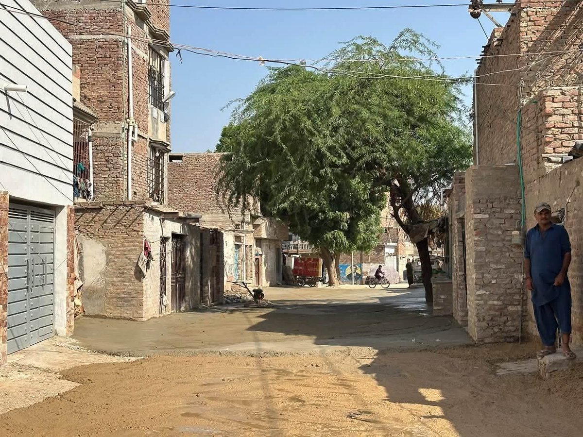 Aamirbabbar1's tweet photo. Hyd | Paver block installation is underway in Shah Najaf Colony Aliabad #UC136 #PS63 Latifabad Through the efforts of Mayor Kashif Ali Shoro and supervision of Syeda Huma Naqvi streets are being improved for better access and civic facilities 
#شکریہ_میئر_حیدرآباد_کاشف_شورو_صاحب https://t.co/a5JEtBkJGF