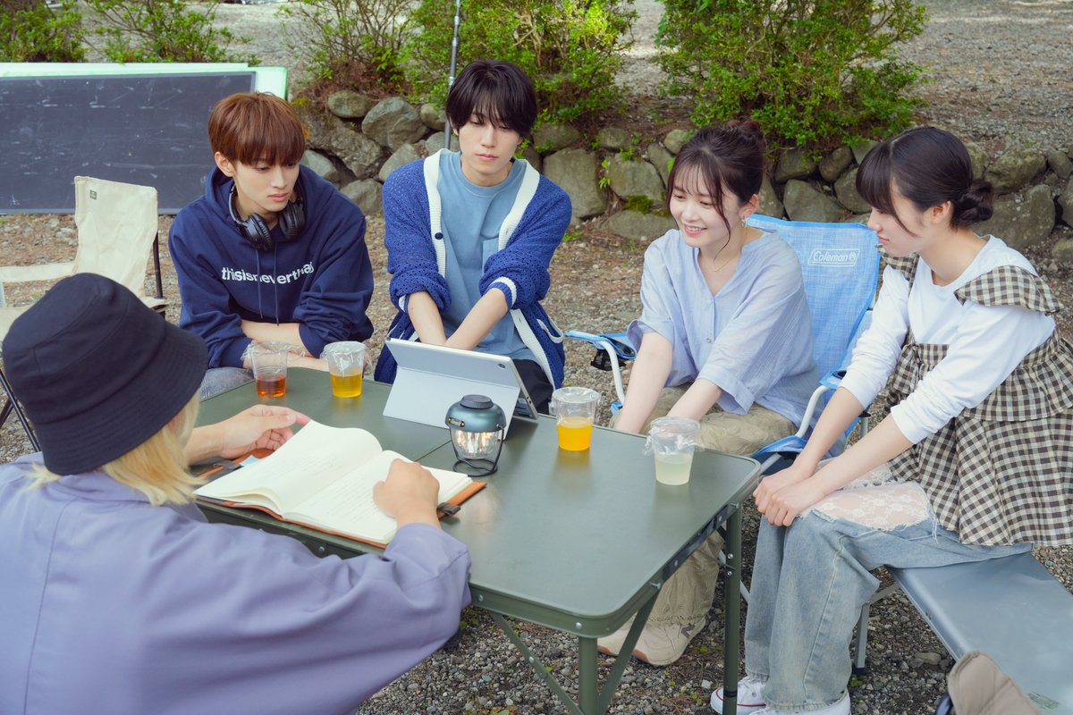 midorikunmovie's tweet photo. ⋰
メイキング写真公開📸
⋱
⠀
監督と熱心に話し合う姿や
撮影中の真剣な表情など、
作品への熱量が伝わるカットが到着🌿
⠀
さらに、
和気あいあいとした現場の空気感もお届け！
⠀
詳細はニュースページを✅
https://t.co/32pYWFexx8
⠀
#映画お姉ちゃんの翠くん
𝟏𝟐.𝟒(𝐅𝐫𝐢)公開🎬 https://t.co/QBlyo7n6lj
