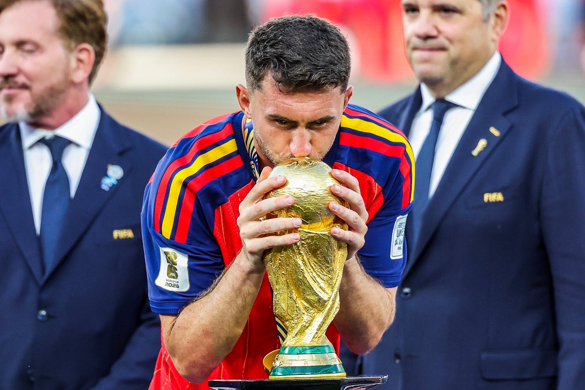 ActuFoot_'s tweet photo. 🚨 AYMERIC LAPORTE NE REGRETTE ABSOLUMENT PAS D’AVOIR CHOISI L’ESPAGNE 🇪🇸 PLUTÔT QUE LA FRANCE 🇫🇷 !!! 👇

🗣️ « J’ai toujours aimé la France, c’était mon premier pays. MAIS quand il se passe des choses comme ma situation avec la sélection française, ça vous pousse à sortir de cette pensée…

LE SÉLECTIONNEUR FRANÇAIS NE COMPTAIT PAS DU TOUT SUR MOI, alors j’ai pris la décision de changer. »

🎙️ @diarioas via @RMCsport