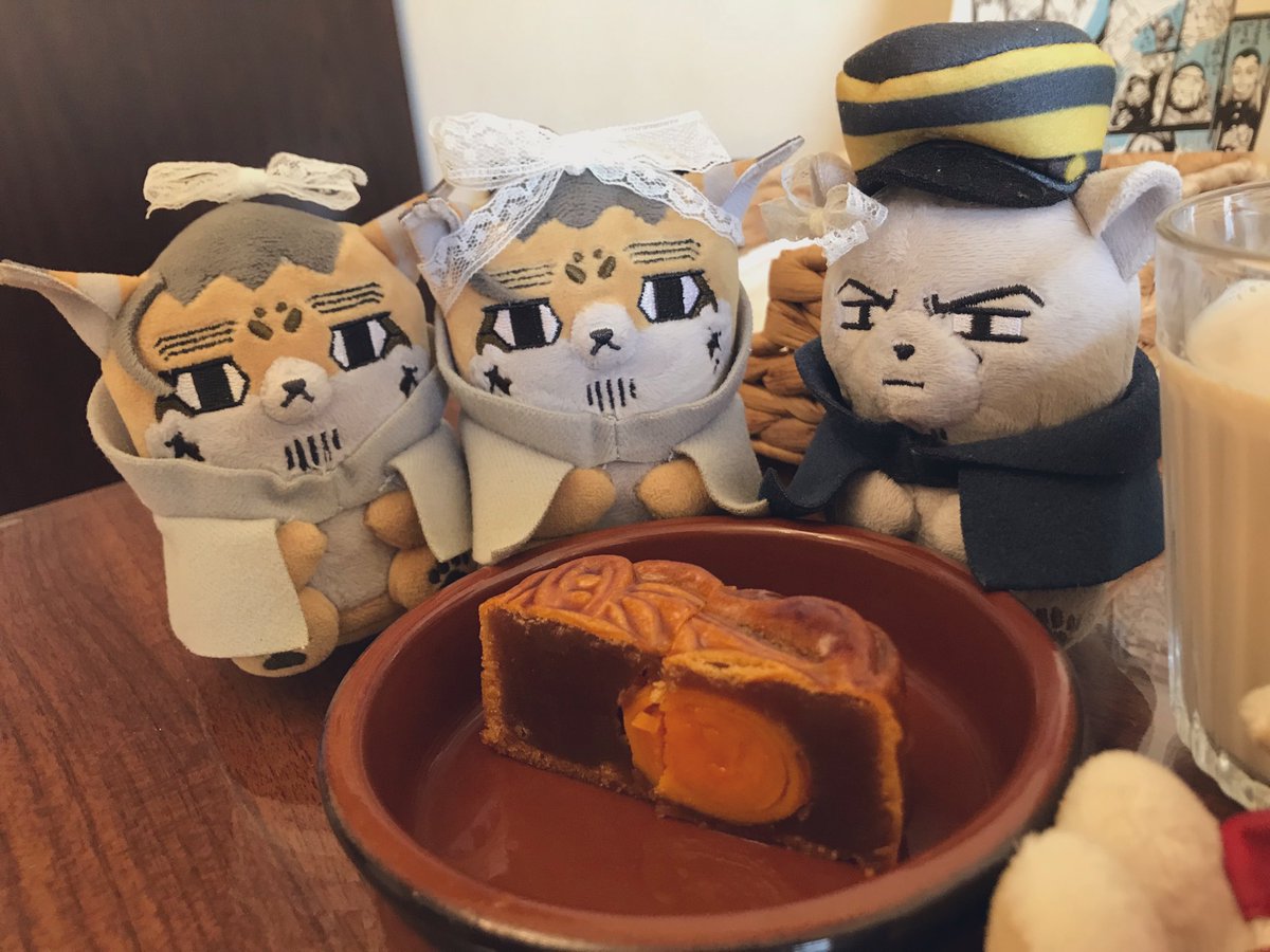 swampurr's tweet photo. @jcs_gk jcsしゃん！この月餅の中にも、本当に🌕がありますよ😺✨✨
でも、カロリーが高い高いて、サイズも大きいんだよね。
ｶｲﾇｼのために、みんなで協力して食べちゃいました😽💖 https://t.co/ayuIBGkfvV