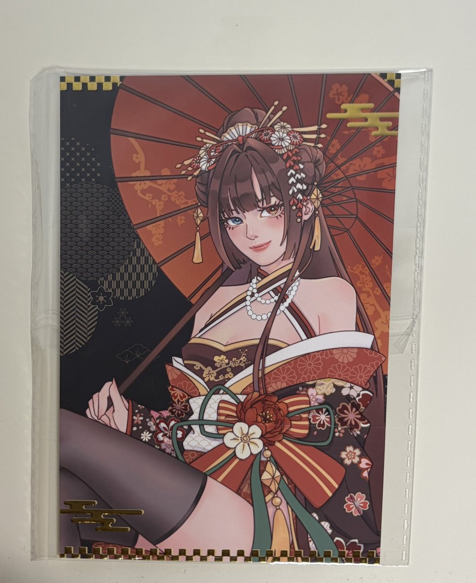 Maybenotsanity's tweet photo. 2周年記念に作っていただいたアクリルスタンドとポストカードが届きました〜！！
うちの子がアクスタになってる〜〜～！！
ストラスさん超可愛い…好き…！！
ポストカードもオシャレ！！
Saylo様ありがとうございます！！
 #Saylo  #AIイラスト  #Saylo2周年記念 https://t.co/ZX7v6H2P1k
