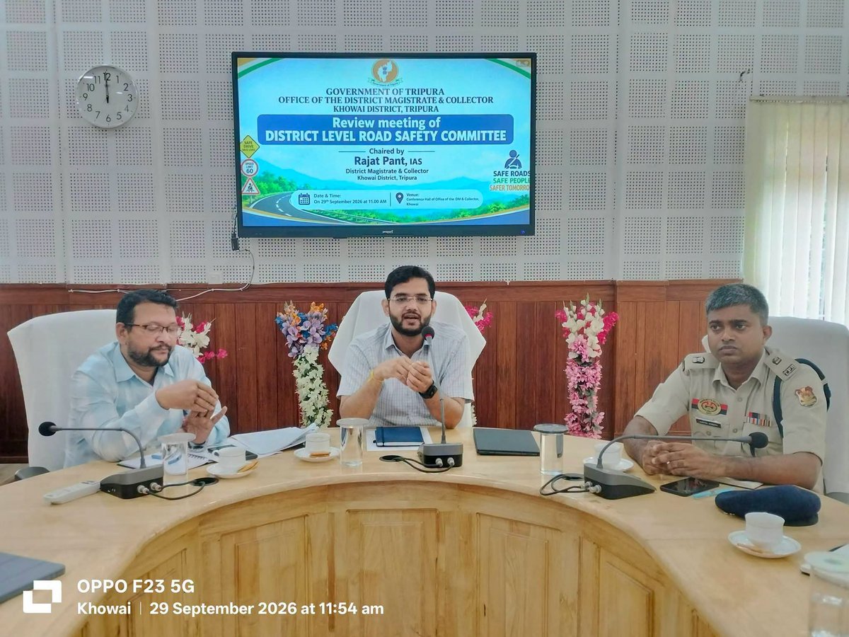 dmkhowai's tweet photo. District Level Road Safety Committee meeting held today under the chairmanship of DM & Collector, Khowai, to review road safety measures, accident prevention and traffic compliance.
#RoadSafety #KhowaiDistrict #SafeDriveSaveLives #Tripura https://t.co/ovdw3ofgfV