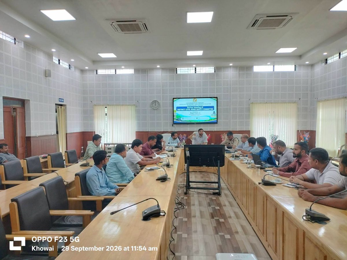 dmkhowai's tweet photo. District Level Road Safety Committee meeting held today under the chairmanship of DM & Collector, Khowai, to review road safety measures, accident prevention and traffic compliance.
#RoadSafety #KhowaiDistrict #SafeDriveSaveLives #Tripura https://t.co/ovdw3ofgfV