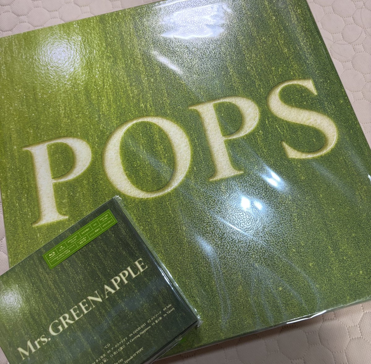 ota_Mrs_15's tweet photo. 届いた〜🍏🤍🤍🤍
パネルでかすぎてどこ置いても存在感強い😂
#ミセスpops https://t.co/H90n5Gmln1