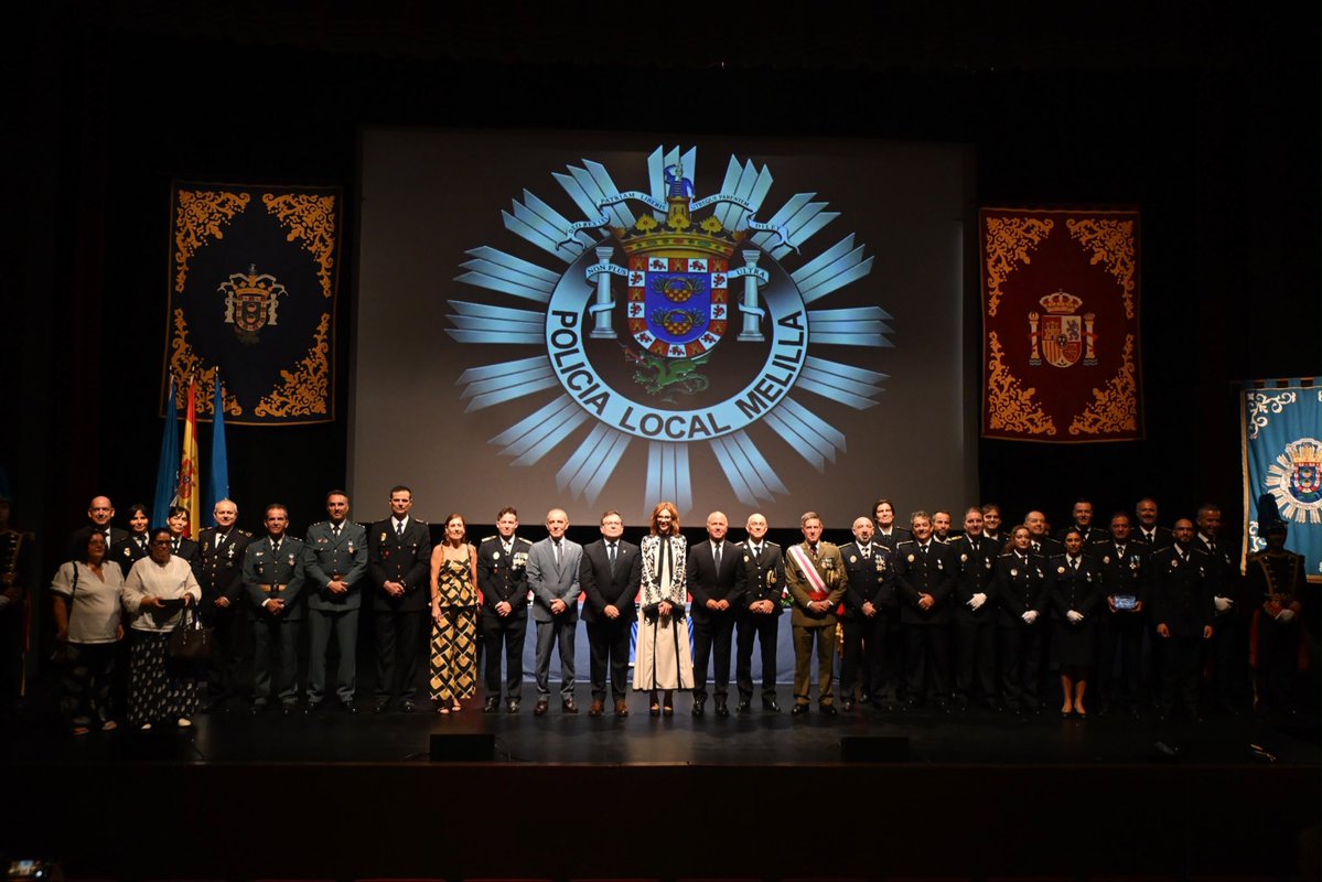 sabrinamohh's tweet photo. 👮🏼‍♀️👮🏻‍♂️ Hoy, 29 de septiembre, celebramos San Rafael Arcángel, patrón de la Policía Local.

Mi reconocimiento y agradecimiento por vuestra profesionalidad, dedicación y compromiso diario con la seguridad y el bienestar de todos los melillenses.

¡Feliz Patrón! 💙 https://t.co/jZmQK5NAqS