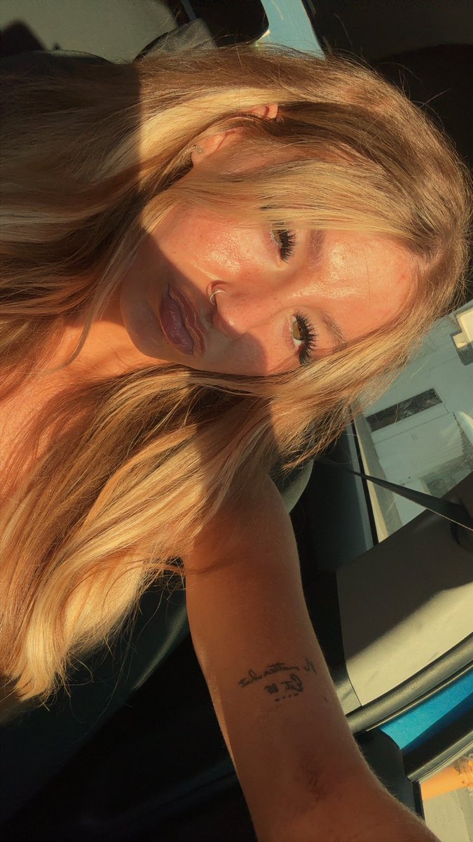 Summerlynn_07's tweet photo. My face when I remember I'm supposed to be cute. https://t.co/EnovQvDCNr