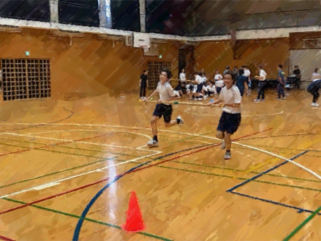 roppongi_jhs's tweet photo. Ｓ組は、10月9日に行われる特別支援学級合同運動会に向けて、本校体育館で合同練習を行いました✨
整列の仕方や入場の仕方、競技のルールなどを一つ一つ確認しながら、本番に向けて準備を進めていました。
真剣な表情で説明を聞き、意欲的に練習に取り組む皆さんの姿がとっても素敵でした😊 https://t.co/H6DSy8PUgb
