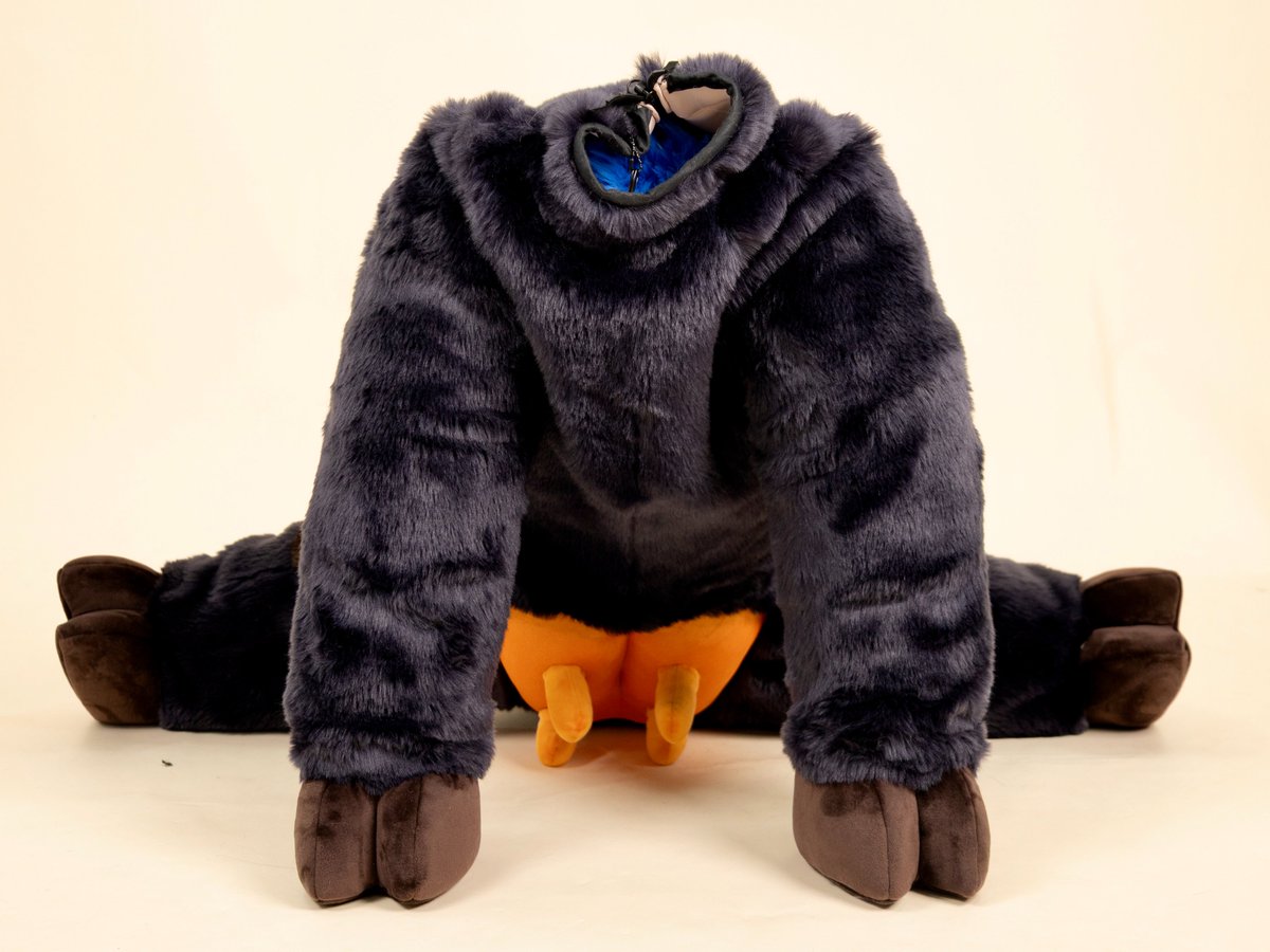 FurTasy_Pocky's tweet photo. EN｜Little Bull! 🐂
Don’t let that unimpressed expression fool you—
he might know exactly how much attention he’s getting. 🖤

🐄@SherbetToons

#Fursuit #Furry #Wolf #Carrot #FurryFandom #quadsuit #bitchsuit https://t.co/vQxssqw9Ec