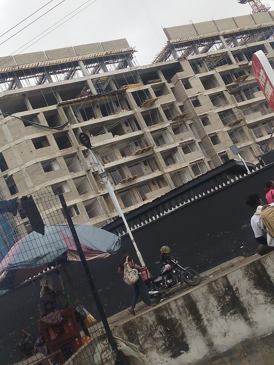 Tohalee2's tweet photo. Screeding onging in this building at Lekki Phase 1 https://t.co/oQI6smNrE0