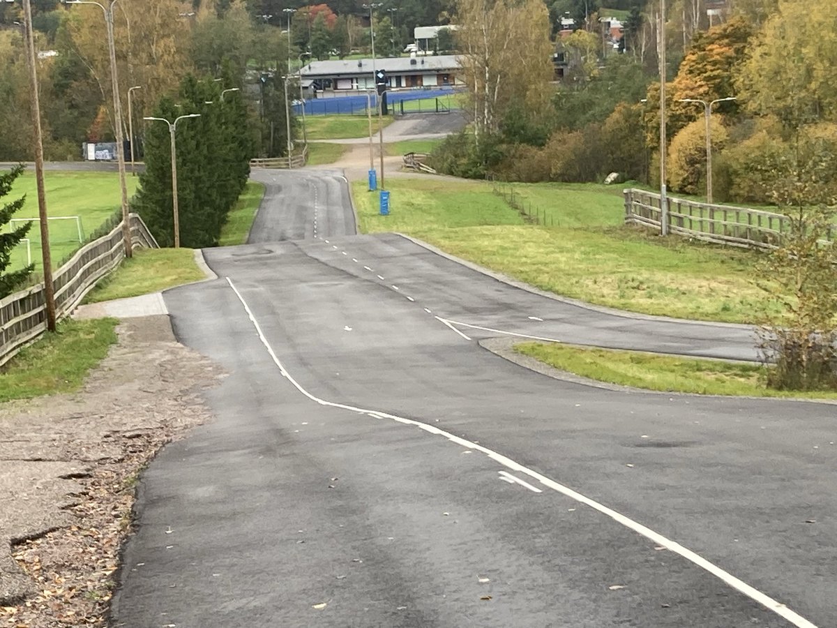 TeroHakola's tweet photo. Hakunilan rullahiihtobaana on typötyhjä ja helvetinkone mykkä. Miten käy Suomen hiihdon? #hiihto #vantaa https://t.co/QUqgT2YQm0