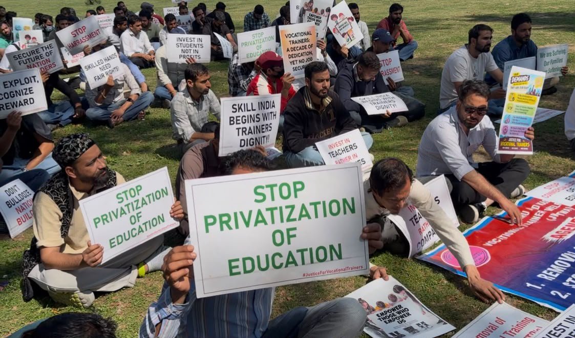 RGPRSJKOFFICIAL's tweet photo. Er. Mudasir Lolabi visited the Vocational Trainers’ protest in Srinagar and extended his support.
He urged the Government to address their genuine concerns through meaningful dialogue.
@INCIndia @RahulGandhi @mudr4 @SunilPanwarINC @RGPRSinc https://t.co/mAcUACW8s3