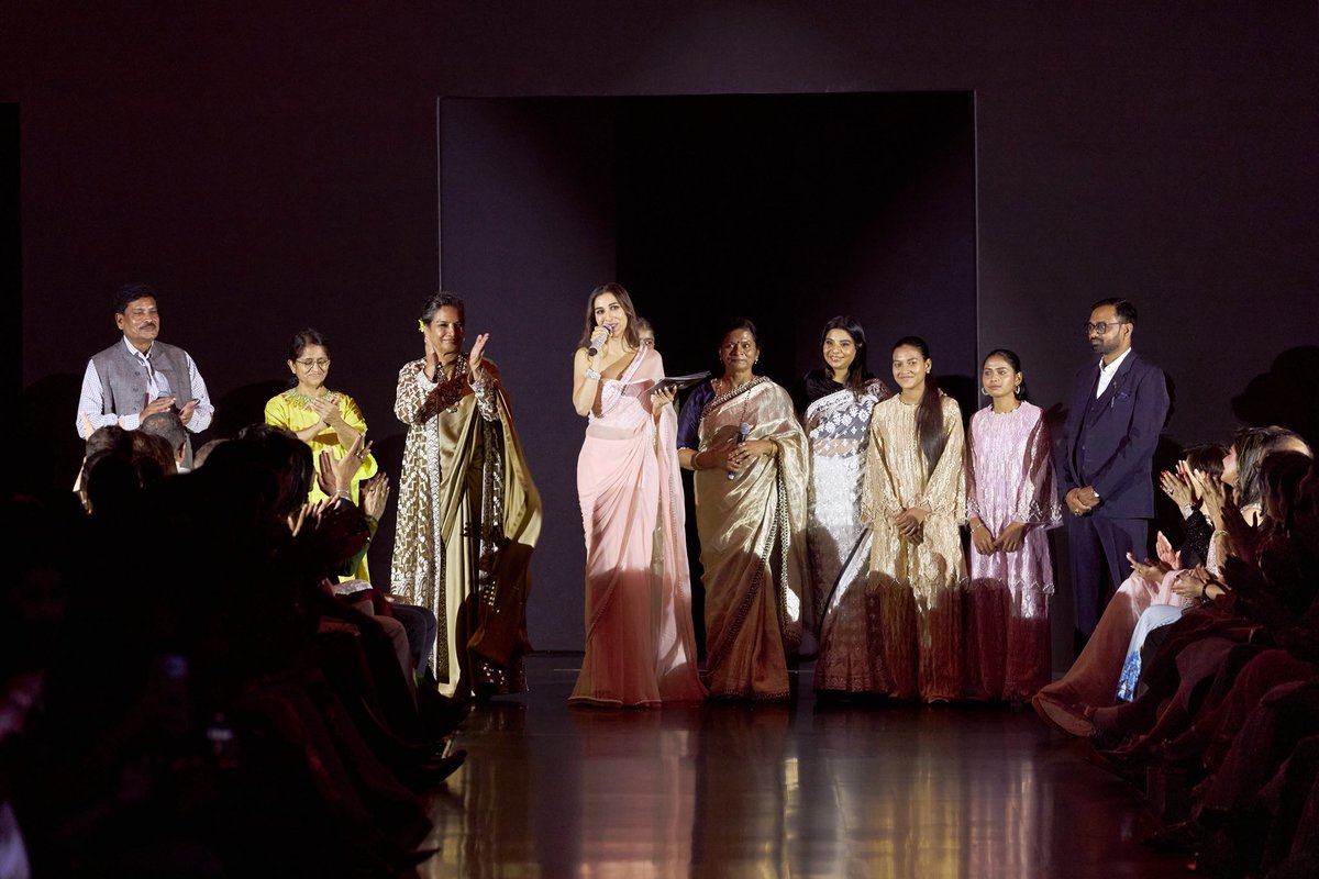Sophie_Choudry's tweet photo. Hosted the beautiful #Mijwan show by Manish Malhotra! Such a special evening! Grateful to be a part of it!💕💕 @ManishMalhotra @AzmiShabana @mantagoyal @MWSYouth https://t.co/IhydcekXUb