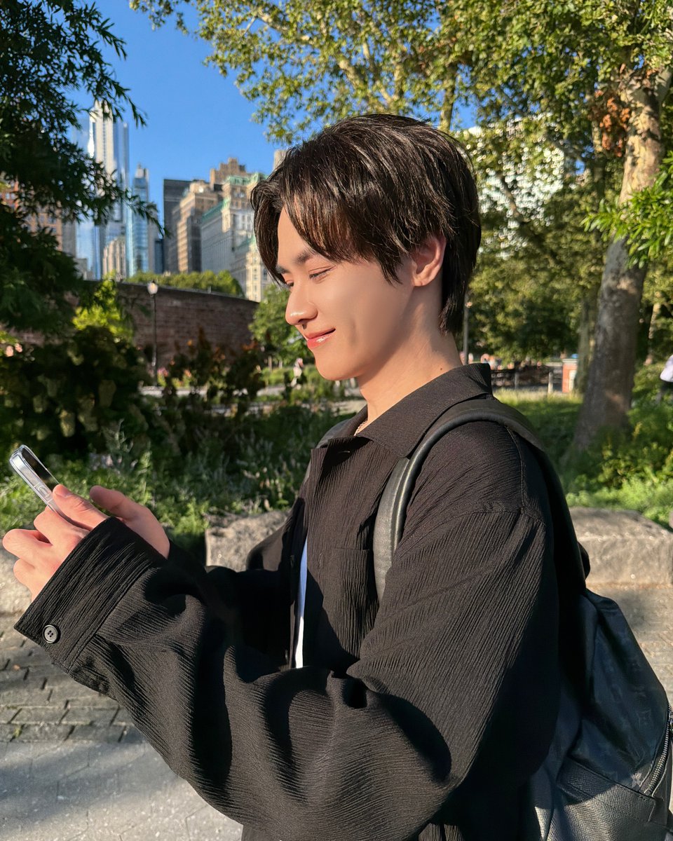 WayV_official's tweet photo. NYC, casually

EVERYTHING, ALL AT ONCE, NEO
https://t.co/2yfSvTGNph 

#WayV #威神V #鸢
#WayV_VisionWings
#NCT_10TH_ANNIVERSARY https://t.co/mqinmDrOzY