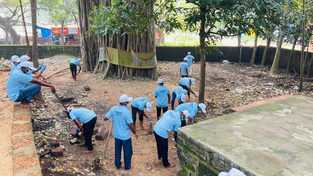 nfdb_india's tweet photo. ✨🧹 Swachh Hi Seva | Shramdaan at Bhairangeswar Temple 🙏

As part of the Swachh Hi Seva initiative, officials and staff of NFDB-ERC, Bhubaneswar observed #Shramdaan through a cleanliness drive at the historic Bhairangeswar Temple – an 8th century A.D. heritage site at Dhauli. 🏛️

The Centre also donated dustbins 🗑️, cleaning tools 🧹 & disinfectant materials to support continued cleanliness and upkeep of the temple premises.

This initiative reaffirmed our commitment to cleanliness, heritage conservation & civic responsibility. 🇮🇳
A small step towards a cleaner environment, preserving our heritage & a Swachh Bharat! ✨🌱

#NFDB #NFDBERC #SwachhHiSeva #SwachhBharat #Shramdaan #SwachhtaHiSeva #HeritageConservation #Dhauli #Bhubaneswar #CleanIndia
