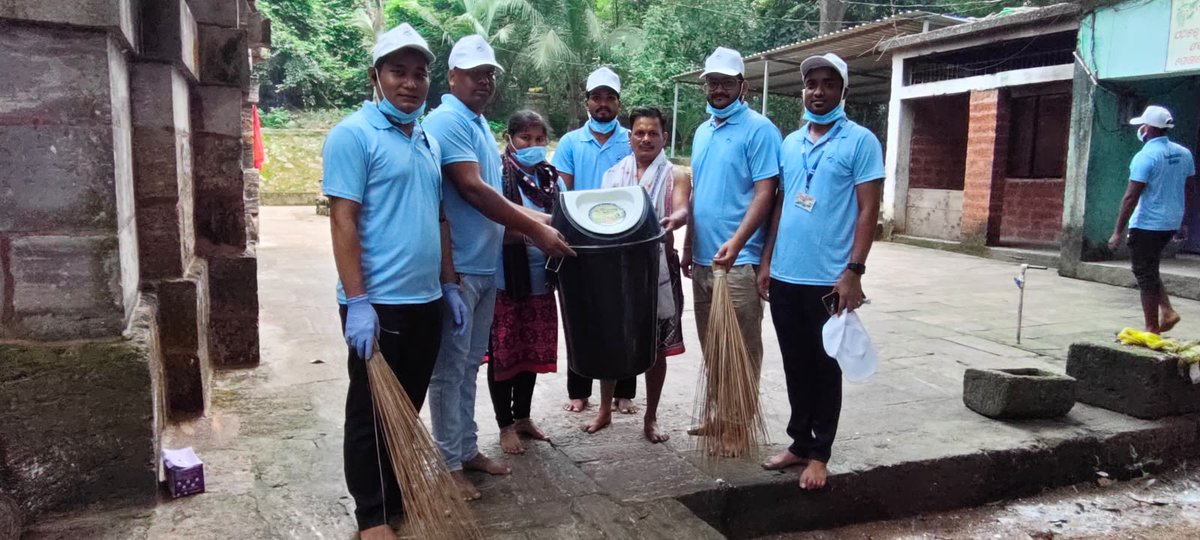nfdb_india's tweet photo. ✨🧹 Swachh Hi Seva | Shramdaan at Bhairangeswar Temple 🙏

As part of the Swachh Hi Seva initiative, officials and staff of NFDB-ERC, Bhubaneswar observed #Shramdaan through a cleanliness drive at the historic Bhairangeswar Temple – an 8th century A.D. heritage site at Dhauli. 🏛️

The Centre also donated dustbins 🗑️, cleaning tools 🧹 & disinfectant materials to support continued cleanliness and upkeep of the temple premises.

This initiative reaffirmed our commitment to cleanliness, heritage conservation & civic responsibility. 🇮🇳
A small step towards a cleaner environment, preserving our heritage & a Swachh Bharat! ✨🌱

#NFDB #NFDBERC #SwachhHiSeva #SwachhBharat #Shramdaan #SwachhtaHiSeva #HeritageConservation #Dhauli #Bhubaneswar #CleanIndia