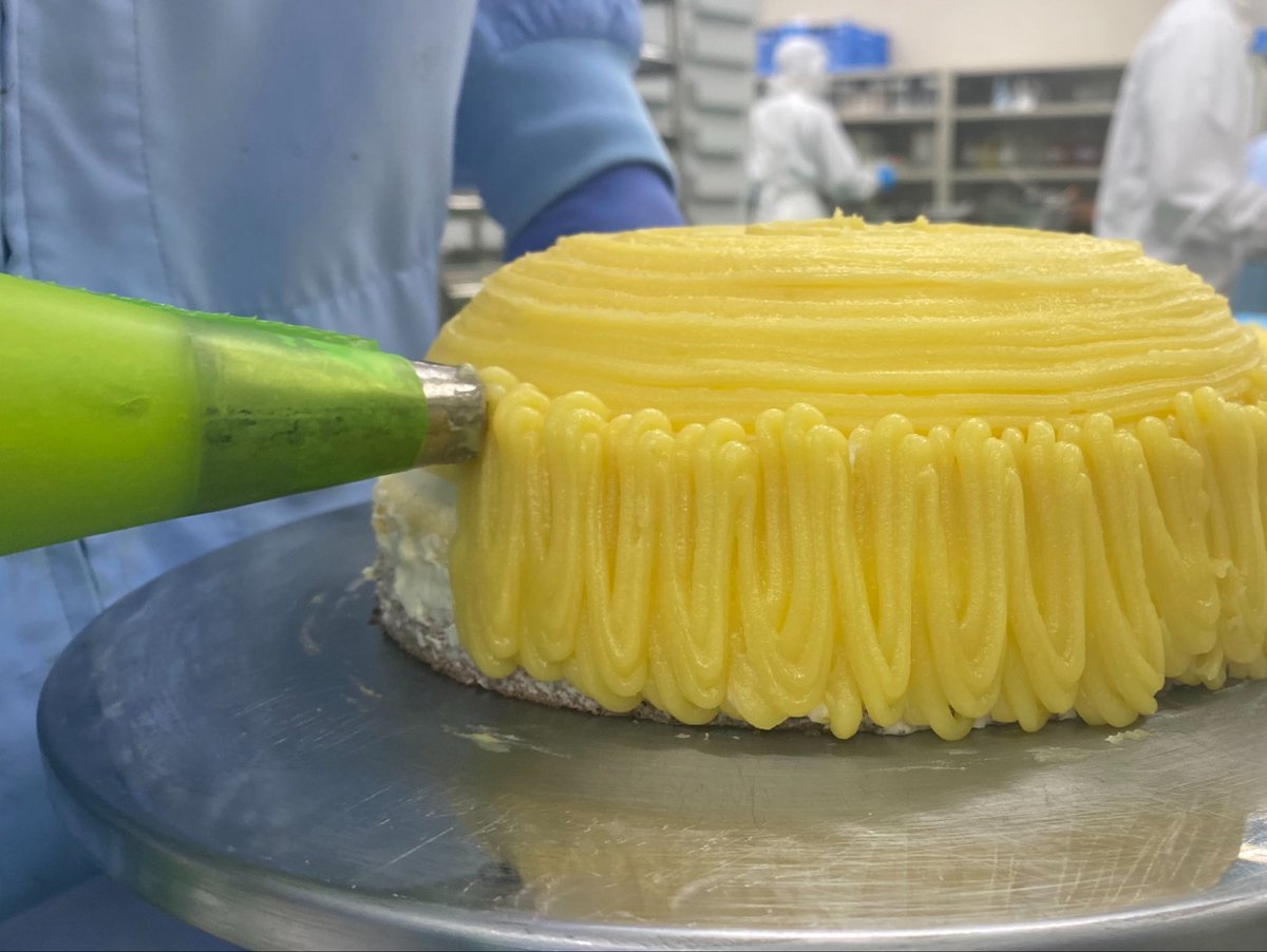 zenca_cake0141's tweet photo. 手作り業務用ケーキメーカー•製造の株式会社全菓（オフィシャル）SNS事業部です。

お菓子で笑顔に！
お菓子通して笑顔を届けられたら幸せです。

#業務用ケーキ #冷凍ケーキ #手作りケーキ #マロンモンブラン https://t.co/XdHNqRr47z