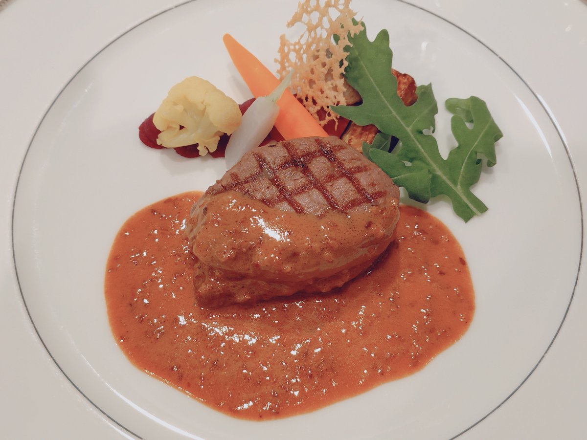 erika0105's tweet photo. 「国際文化会館」ステキな空間で美味しいお食事を満喫🎵シルクスイートのスープも、白胡麻の香り豊かなの牛フィレ肉が美味しかった〜🥩心地良いサービスが行き届いているのも良かった♥ https://t.co/hNKWJ8qgZl