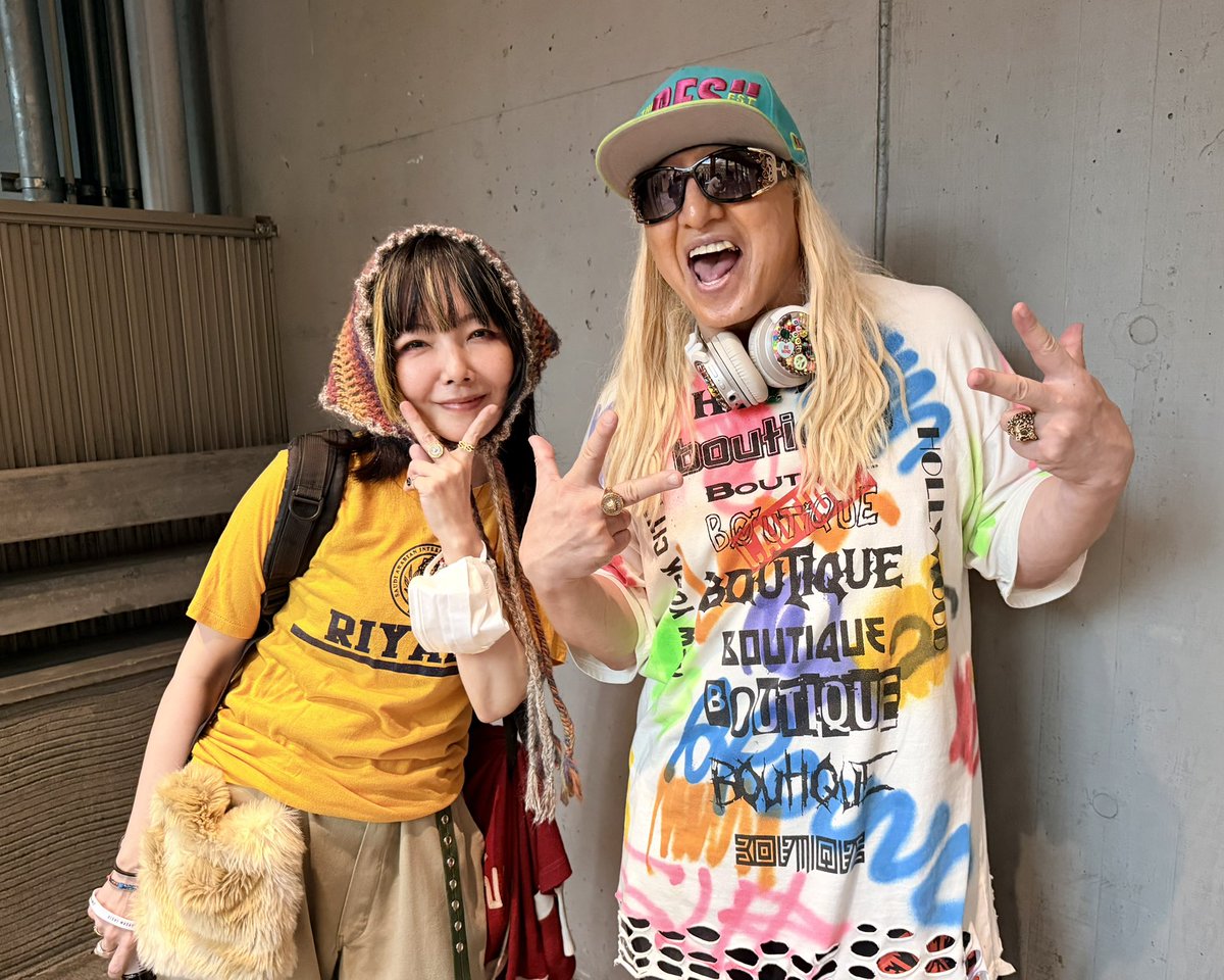 DJKOO_official's tweet photo. 先日のオーイシ武道館！ライブ終演後！
aikoさんと！初ツーショット！！

最高のライブを一緒の空間で味わった同士w意気投合です！
90年代はなかなか話す機会がなかったけど
aikoさんホント魅力溢れる素敵な方！！

オーイシくんが繋ぐ音と人の縁ですね！！
aikoさん！11月からのライブツアー頑張って下さいね！！

心から感謝 DO DANCE！！

#オーイシ武道館 
#大石昌良 
#aiko 
#DJKOO
