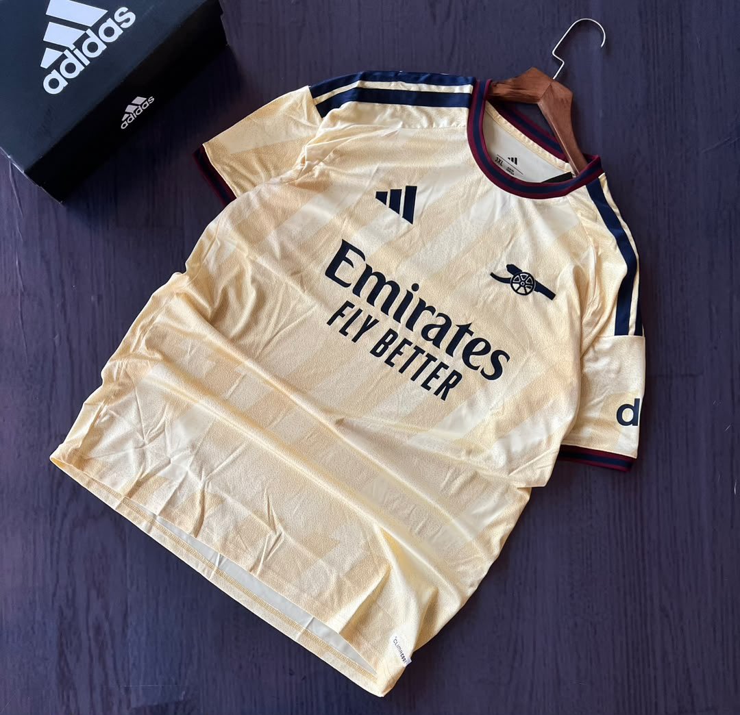 KAMPALACONFIDES's tweet photo. Kit 3.

Arsenal. Manchester United. Real Madrid. Juventus.

Available Now. +256-70-215-9990. https://t.co/VyNay0qrE3