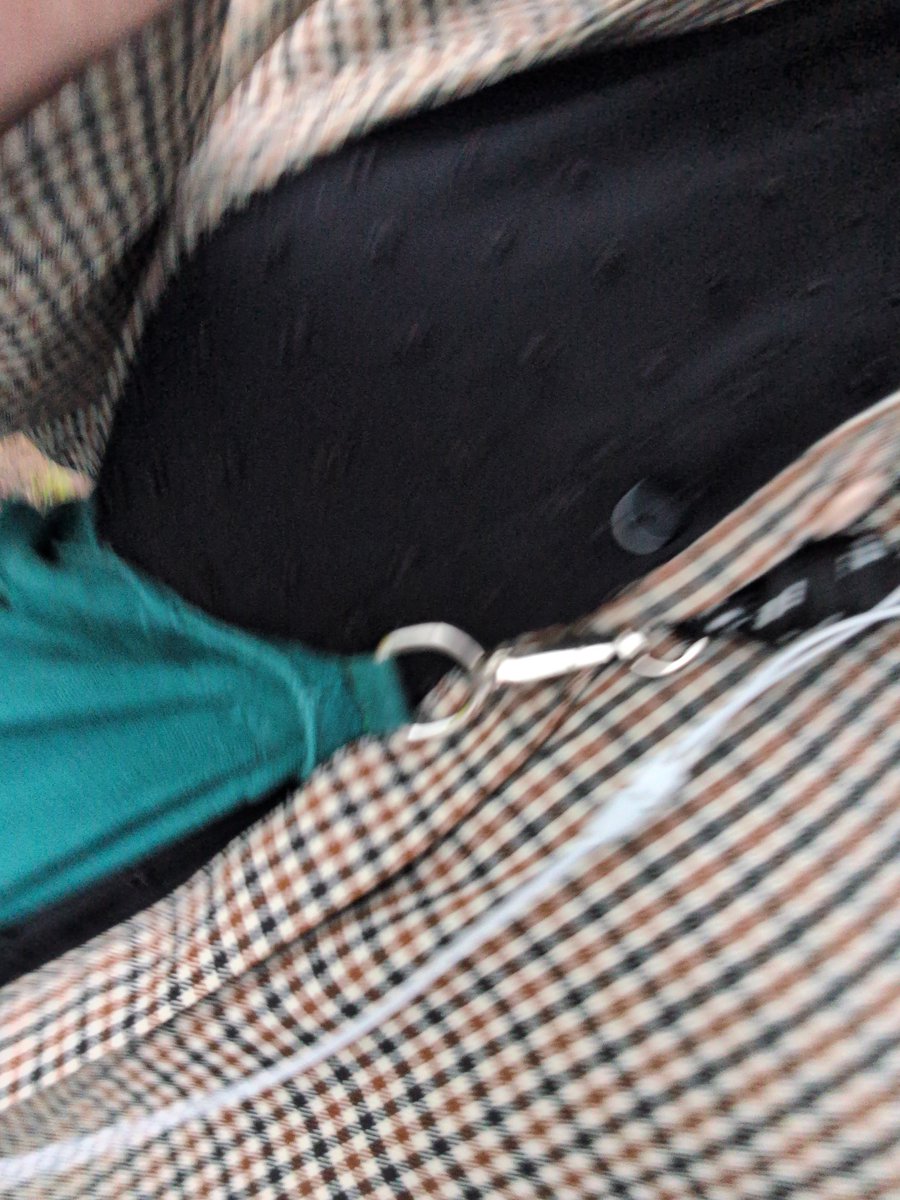 ko_nnnnn's tweet photo. こんな寒いと思わなくて壊滅的なファッションで帰宅😫

四限意味わかんないくらい眠いのに頭痛いし、でも鎮痛剤飲んだら眠くなるから飲めなくて😭
急遽今からバイトだし雨やばいし😭 https://t.co/9DOmtTCpgr