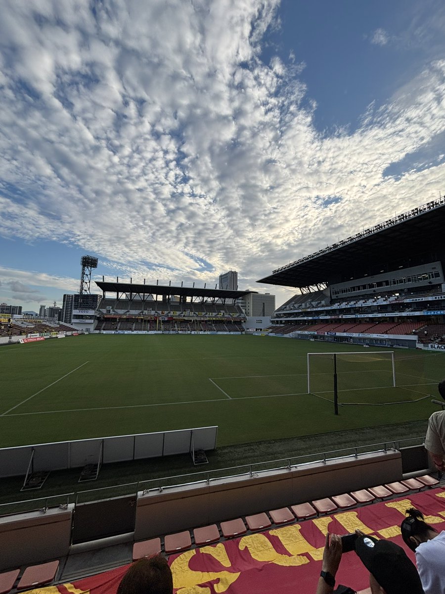 kebe_nge's tweet photo. (元)100万都市の北九州の中心である小倉駅から徒歩で行ける専スタを持つクラブが、J3にいてはいけないと思います。
 #グラサポ北九州遠征 https://t.co/X1GveBRY5f