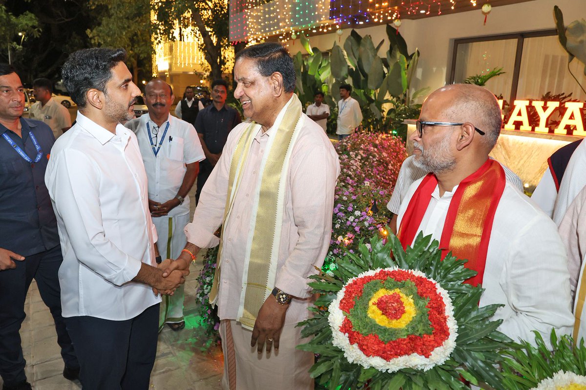 TTDevasthanams's tweet photo. మంత్రి శ్రీ నారా లోకేశ్ తిరుమలకు చేరుకుని శ్రీవారి దర్శనం చేసుకున్నారు.

#NaraLokesh #Tirumala #TTD #SrivariDarshan #VenkateswaraSwamy #Tirupati #TTDofficialupdates https://t.co/ZjbpryGy3l