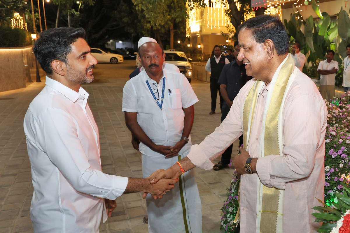 TTDevasthanams's tweet photo. మంత్రి శ్రీ నారా లోకేశ్ తిరుమలకు చేరుకుని శ్రీవారి దర్శనం చేసుకున్నారు.

#NaraLokesh #Tirumala #TTD #SrivariDarshan #VenkateswaraSwamy #Tirupati #TTDofficialupdates https://t.co/ZjbpryGy3l