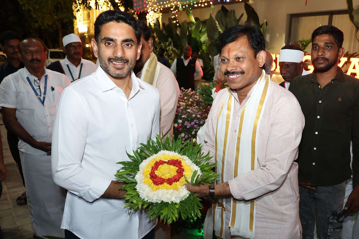 TTDevasthanams's tweet photo. మంత్రి శ్రీ నారా లోకేశ్ తిరుమలకు చేరుకుని శ్రీవారి దర్శనం చేసుకున్నారు.

#NaraLokesh #Tirumala #TTD #SrivariDarshan #VenkateswaraSwamy #Tirupati #TTDofficialupdates https://t.co/ZjbpryGy3l