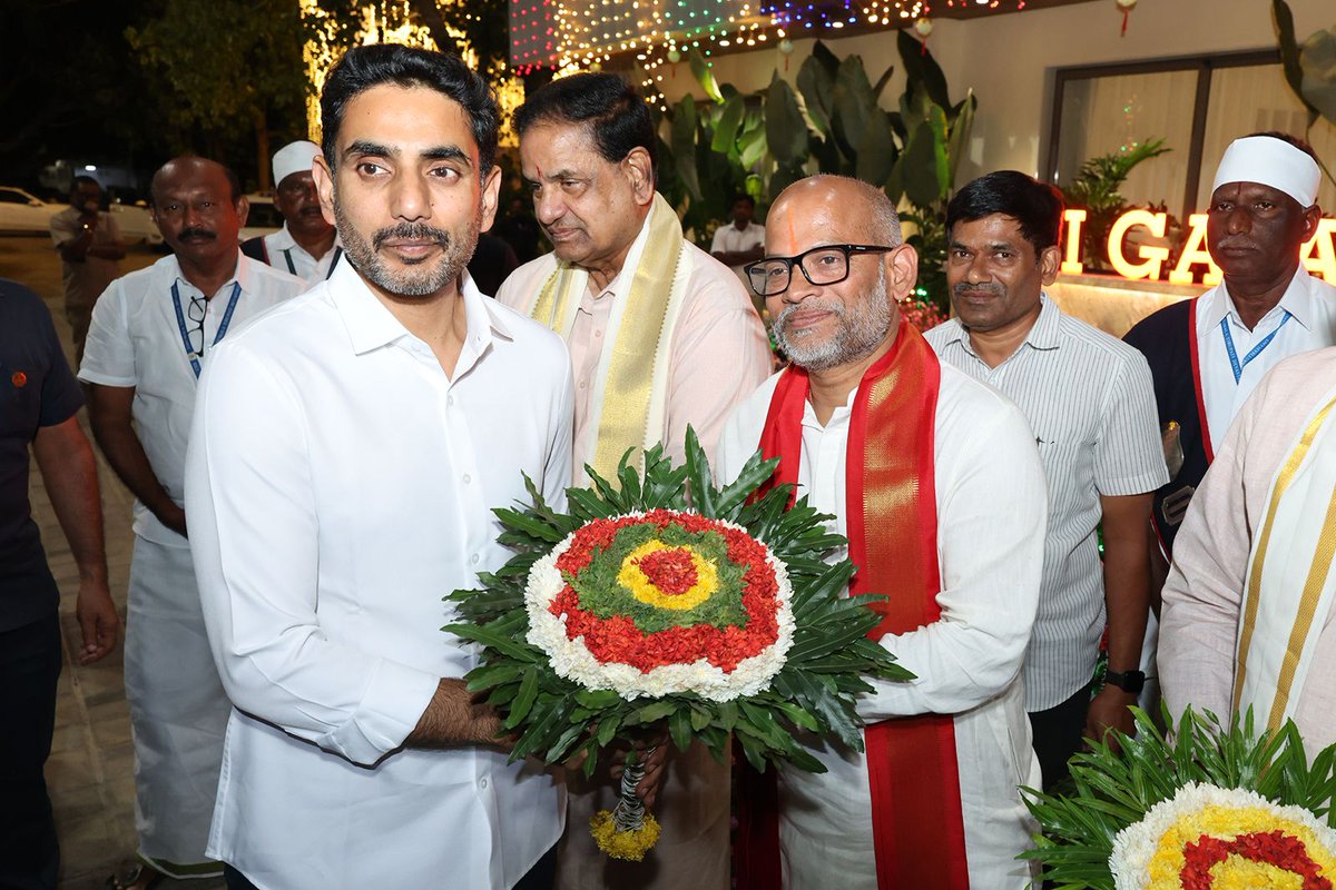 TTDevasthanams's tweet photo. మంత్రి శ్రీ నారా లోకేశ్ తిరుమలకు చేరుకుని శ్రీవారి దర్శనం చేసుకున్నారు.

#NaraLokesh #Tirumala #TTD #SrivariDarshan #VenkateswaraSwamy #Tirupati #TTDofficialupdates https://t.co/ZjbpryGy3l