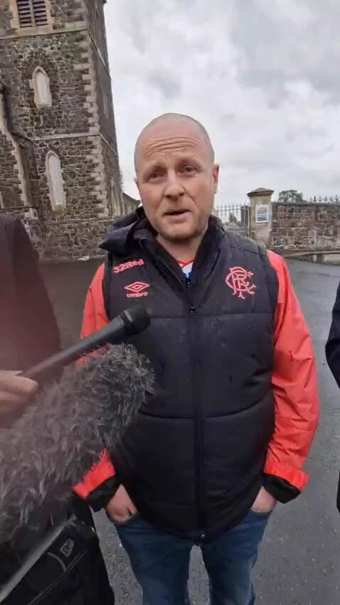 DiscipleElland's tweet photo. Leading local journalist Amanda Ferguson has publicly stated this morning that the "Driving Force" behind this current Drumcree Dispute "warrants more scrutiny". 

She is referring of course to Jamie Bryson.  For the past year or more Bryson has persuaded leading Unionist Party's - and the DUP (in particular) to embark on a course of action which has led us to this point.  

There has never been a full-scale (and proper) journalistic investigation into Jamie Bryson.   Who funds him? What exactly are his sources of income?   What exactly are his links and access to the DUP and TUV?  Does he have any links to Loyalist Paramiltaries?  If so, what are they?  

It is long overdue that the local Press/Media took a serious look at an individual who has had a very destabilising effect on the entire political process here.  He is currently threatening an end to the Stormont Assembly.  

Who will step forward and investigate?  That is the question...