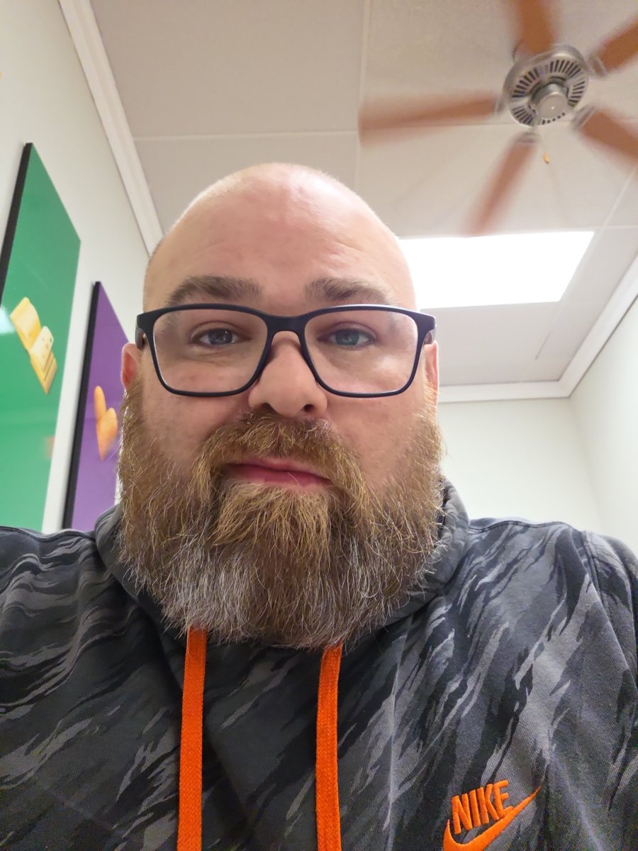 Broxriggar1's tweet photo. Be honest am I decent looking https://t.co/px3xkgH0E3