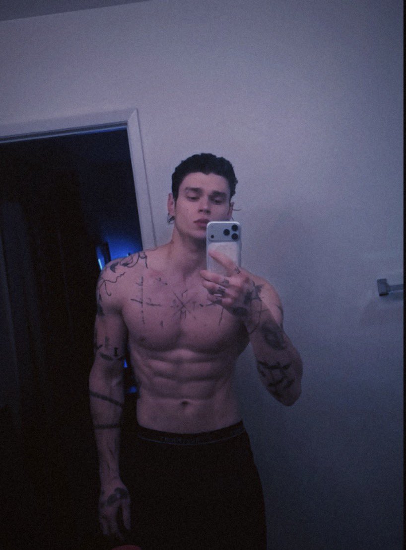 MATNE0N's tweet photo. ㅤㅤ

             ⋆ ⋮ “𝘛𝘶𝘴 𝘣𝘦𝘴𝘰𝘴 𝘴𝘰𝘯 𝘮𝘪 𝘮𝘦𝘫𝘰𝘳 𝘵𝘢𝘵𝘶𝘢𝘫𝘦”

ㅤㅤ https://t.co/le7KetNWlq