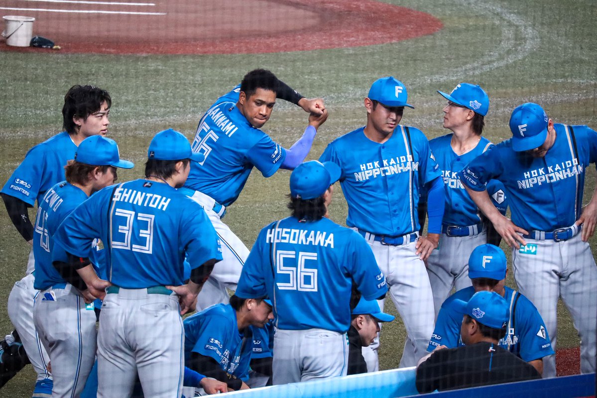 jamesmood__'s tweet photo. 円陣前のファイターズ

#lovefighters https://t.co/9DHUdCDcsE