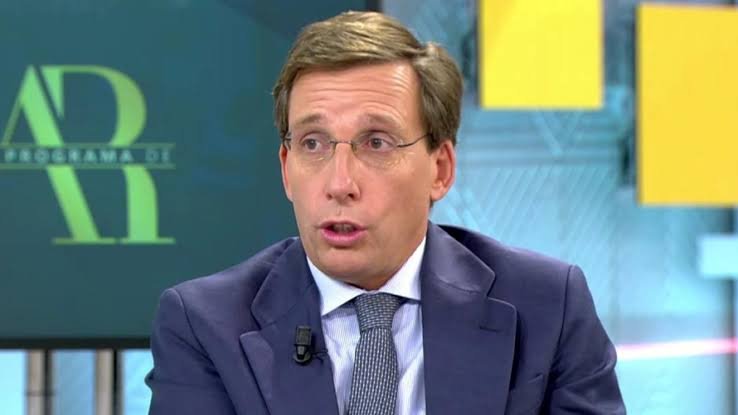 FonsiLoaiza's tweet photo. El Ayuntamiento de Almeida del PP acaba de perdonar más de 110 millones de euros de la factura eléctrica de la M-30 a Ferrovial y ACS de los capos Rafael del Pino y Florentino Pérez. Mafia. https://t.co/8zV4BqbY2r