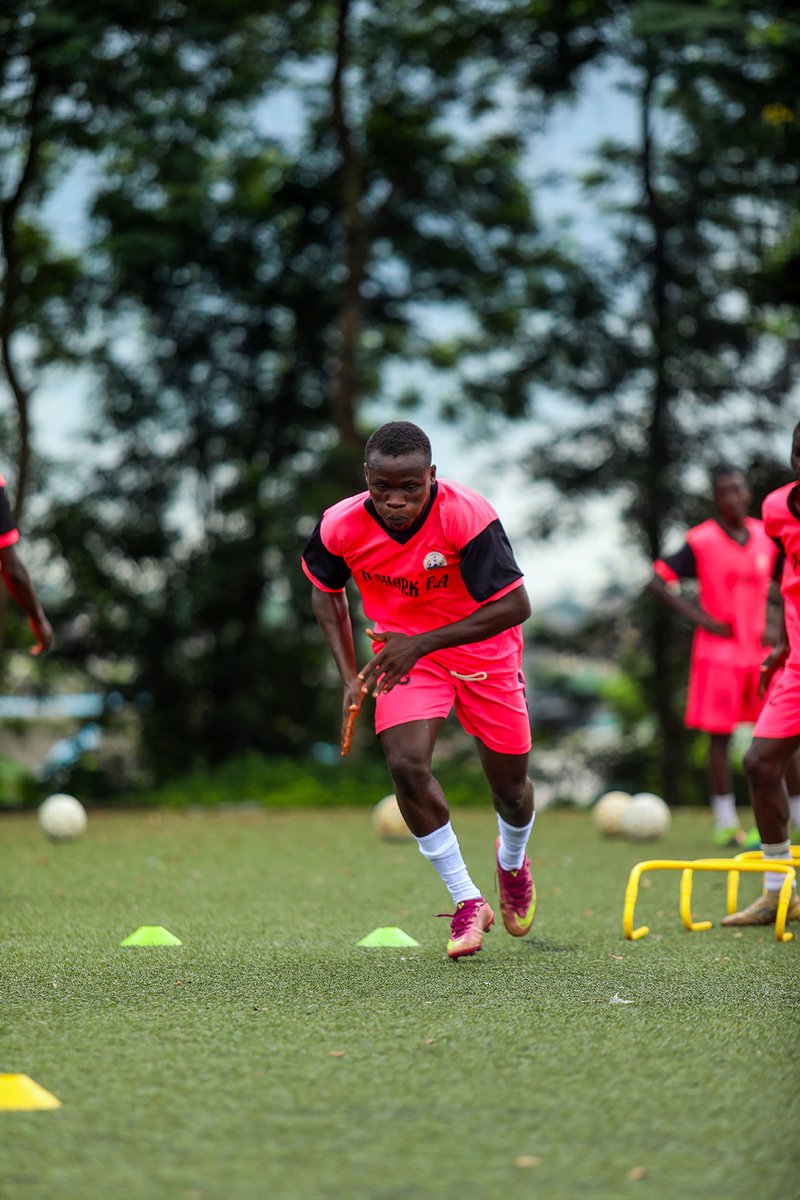 DshackFA's tweet photo. Picking up the paces 

Fast feet. Quick decisions. Fearless football.

#Dshack #Insidetraining https://t.co/YHZK9hGO9x