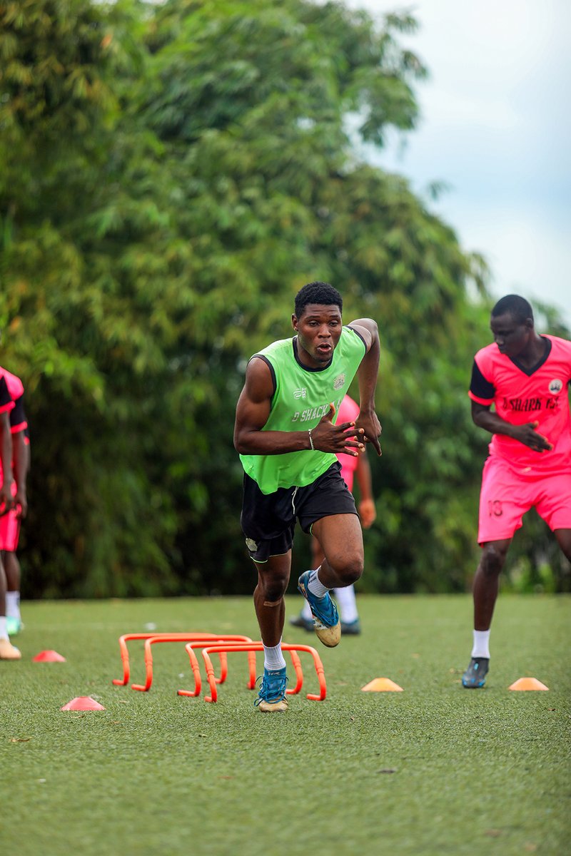 DshackFA's tweet photo. Picking up the paces 

Fast feet. Quick decisions. Fearless football.

#Dshack #Insidetraining https://t.co/YHZK9hGO9x