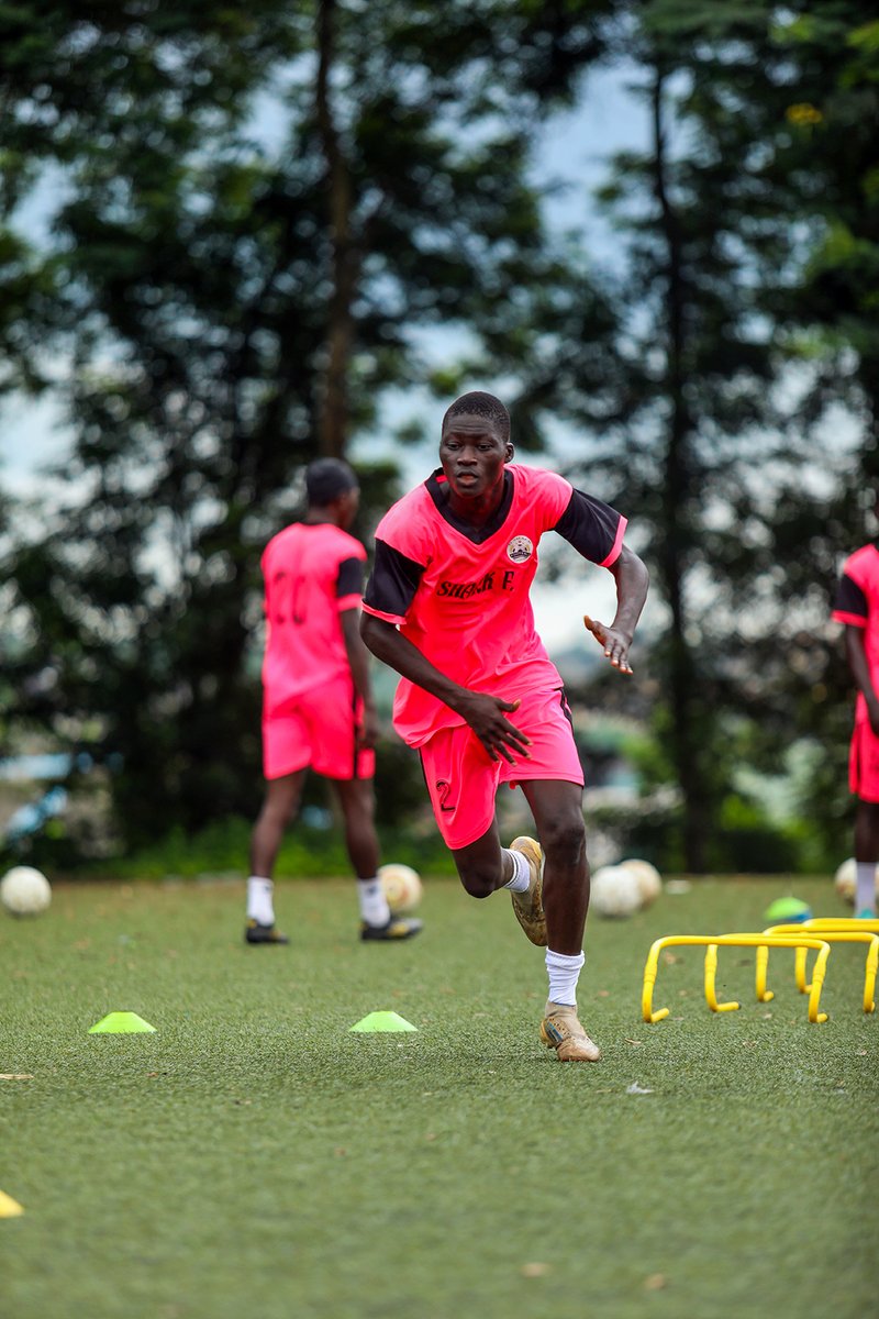 DshackFA's tweet photo. Picking up the paces 

Fast feet. Quick decisions. Fearless football.

#Dshack #Insidetraining https://t.co/YHZK9hGO9x