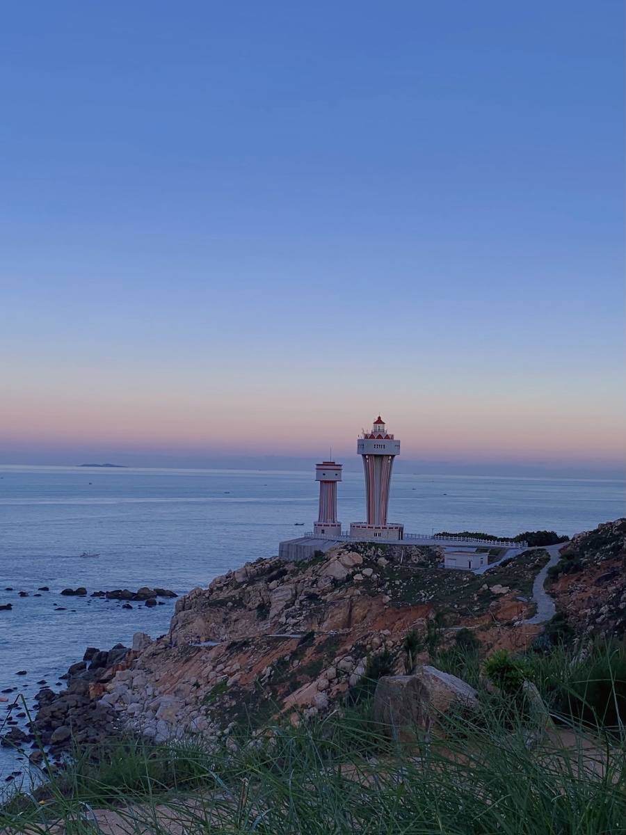 noahlan698705's tweet photo. Just wrapped up a spontaneous day trip to the coastal lighthouse! Golden sunset, crisp sea breeze and zero plans—perfect way to recharge. https://t.co/xJ6LTqDiSV