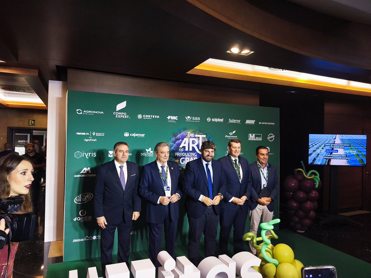 eComercioAgr's tweet photo. Hoy estamos en #11ITGS Symposium Internacional de la #Uva de mesa.
@regiondemurcia
Más 600 asistentes internacionales y una representación institucional
De la región.
#Apoexpa
Revista #Ecafruits 🍇 https://t.co/jjLFSW8H9T