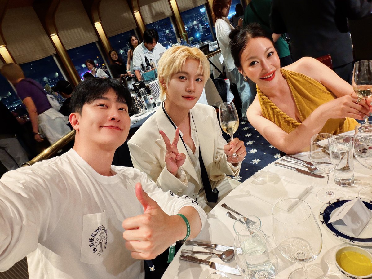 zhoumi_419's tweet photo. With YangYang and STE！
#STE_ent
#刘扬扬 https://t.co/N7n2vL3E5X