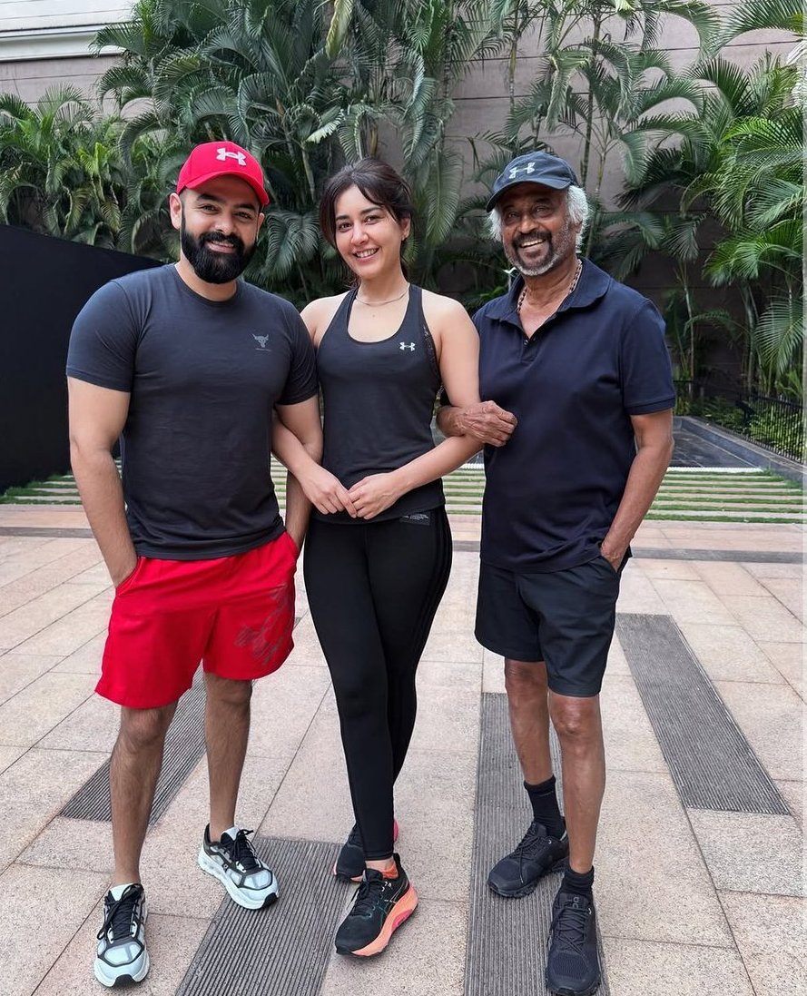 chinchat09's tweet photo. Superstar Rajinikanth, Ram Pothineni &amp; Raashi Khanna at Mysore for #Dharman movie shooting !!
#SuperstarRajinikanth #RaPo https://t.co/dPIksD5HPS