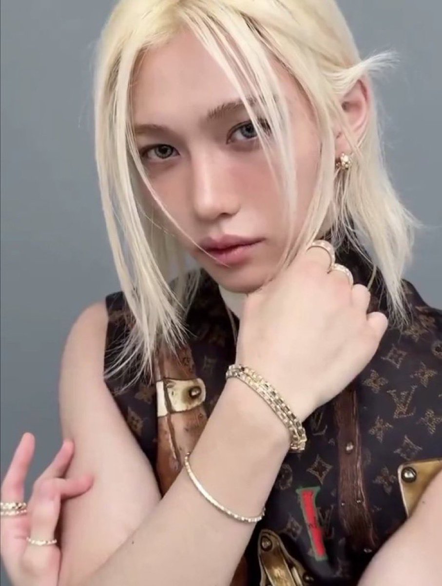 sunshine0558936's tweet photo. 우리 용복이 어디쯤인가요?

FELIX ICÔNE DE LA MODE
#FELIXxLVSS27 #FELIX
@LouisVuitton https://t.co/j26CGZAMSj