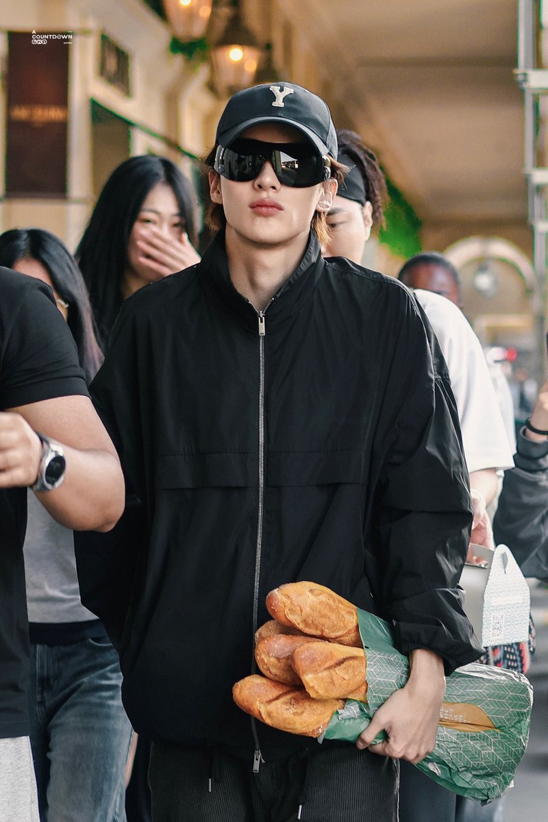 ACOUNTDOWN321's tweet photo. 260929

#ANTON #앤톤 #찬영 #RIIZE #라이즈 #ANTONxSaintLaurent https://t.co/Sq8tXfq8nq