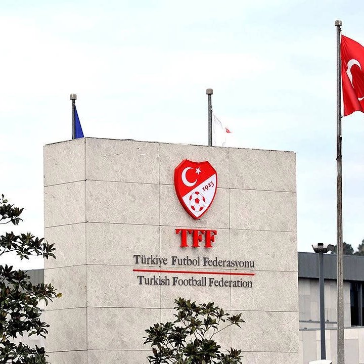 GazeteFont's tweet photo. Mobbing ve resmi belgede sahtecilik iddiaları kapsamında yürütülen soruşturmada, MHK Başkanı Ferhat Gündoğdu ile birlikte gözaltına alınan 7 kişinin isimleri belli oldu:

• Ferhat GÜNDOĞDU (MHK Başkanı).

• Ferdi KARADORUK (TFF Faal Hakemler Derneği Başkanı).

• Ahmet ŞAHİN (TFF Merkez Hakem Kurulu Eski Başkan Vekili).

• Yunus YILDIRIM (TFF Merkez Hakem Kurulu Eski Üyesi).

• Sebahattin ŞAHİN (MHK Üyesi-TFF Eğitim ve 4. Bölge Sorumlusu).

• Alican SAĞLAR (TFF Hakemleri ve Gözlemcileri Derneği İstanbul Şubesi Teşkilat Sorumlusu).

• Emre KOSİF (TFF Hakemleri ve Gözlemcileri Derneği İstanbul İl Hakem Kurulu Başkanı)
