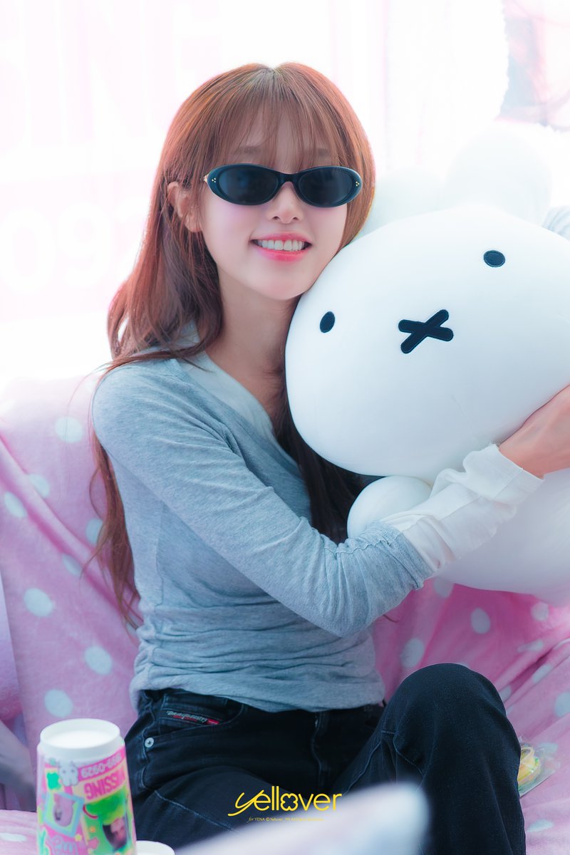 Yellover_YN's tweet photo. 260929
HBD 🐰🍀

#최예나 #예나 #YENA #イェナ
#집나간옌토끼를_캐치캐치
#364일_기다린_예나탄신일 https://t.co/LLsXmQKFYq